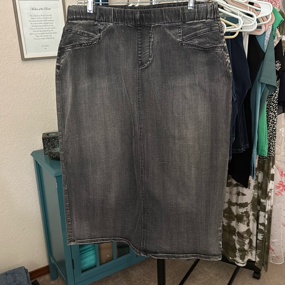 Christopher & Banks Grey Jean Straight Skirt Size 10